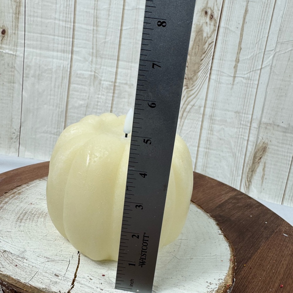 Remote-Controlled Pumpkin Candle - Picture 8 of 16